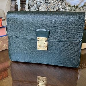 Auth LOUIS VUITTON Pochette Kourad Episea Taiga Clutch Bag